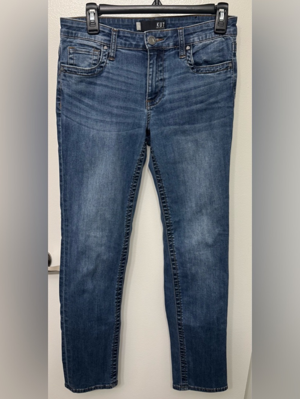 EUC Kut from the Kloth Stevie Slight Knicking Straight Leg Jeans